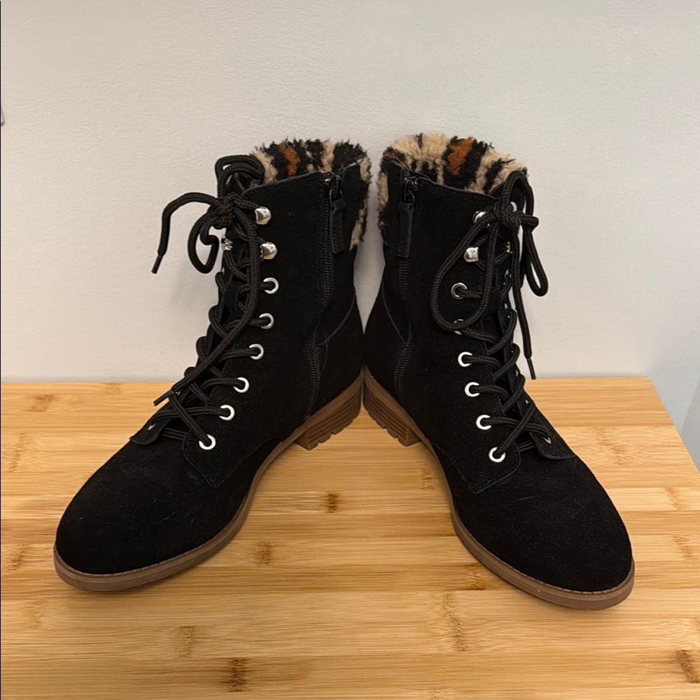 Violet & Red Samara Hiker Black Suede Booties Size 9.5 Boots